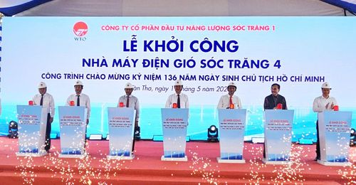 Các đại biểu Trung ương, TP Cần Thơ và chủ đầu tư thực hiện nghi thức khởi công Nhà máy điện gió Sóc Trăng 4.