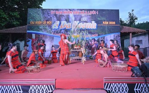 Nhiều lễ hội văn hóa độc đáo của đồng bào Pa Cô ở xã A Lưới 1 đến nay còn được gìn giữ.