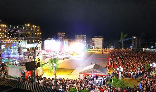 Lễ hội Làng Sen thu hút hàng nghìn người gồm các đại biểu, người dân và du khách tham gia.