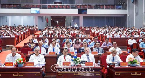 Đại biểu tham dự hội thảo.