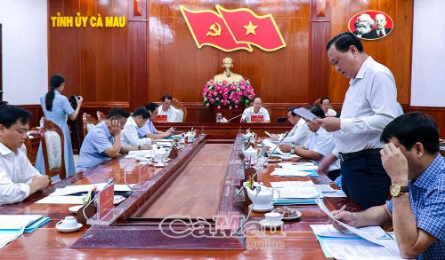 Giám đốc Sở Tài chính Huỳnh Công Quân báo cáo tình hình tăng trưởng GRDP quý I và phân tích nguyên nhân ảnh hưởng đến kết quả tăng trưởng.