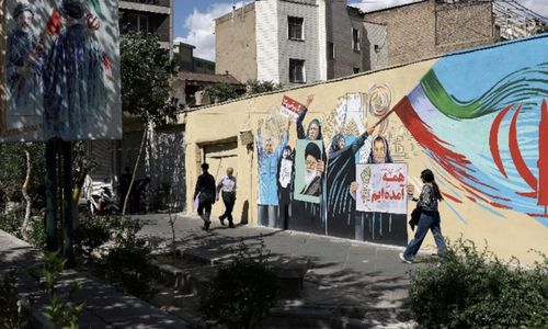 Đường phố thủ đô Tehran, Iran giữa xung đột với Mỹ - Ảnh: Reuters