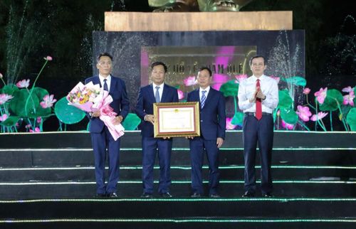 Khu Di tích Kim Liên vinh dự đón nhận Huân chương Lao động hạng Nhất của Chủ tịch nước.