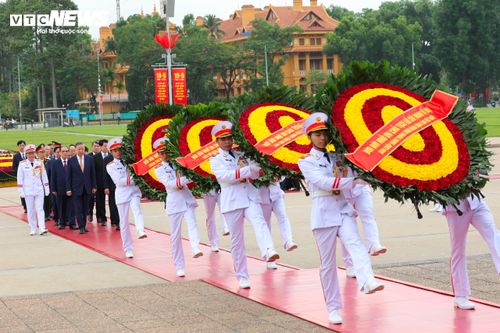 Dự lễ viếng có Tổng Bí thư, Chủ tịch nước Tô Lâm, Thủ tướng Lê Minh Hưng, Chủ tịch Quốc hội Trần Thanh Mẫn, Thường trực Ban Bí thư Trần Cẩm Tú.