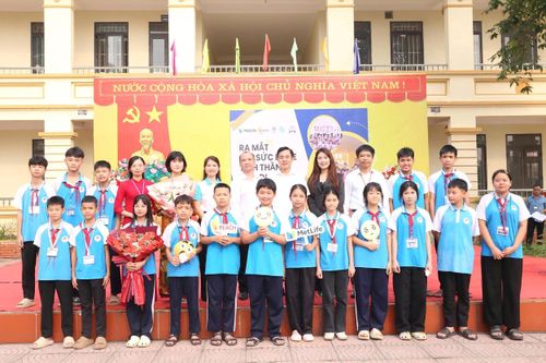 Ra mắt Câu lạc bộ Sức khỏe tinh thần học đường tại Trường THCS Cẩm Lĩnh. Ảnh: PH
