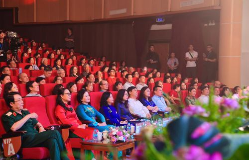 Các đại biểu tham dự chương trình. Ảnh: V.H.