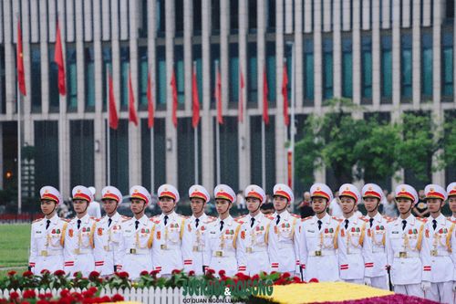 Những cán bộ, chiến sĩ Đội Tiêu binh danh dự có chiều cao đạt tiêu chuẩn, quân dung đẹp và động tác điều lệnh đội ngũ chuẩn, được tập trung luyện tập nghi thức.