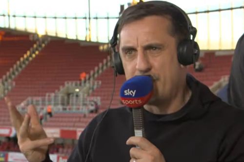  Neville khẳng định Manchester United cần mua 6 cầu thủ để hỗ trợ Carrick. ẢNH: SKY SPORTS 