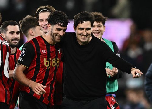  Bournemouth nỗ lực bám đuổi Liverpool. Ảnh: Reuters. 
