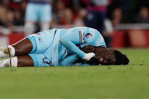 Burnley trải qua mùa giải Premier League tệ nhất lịch sử.