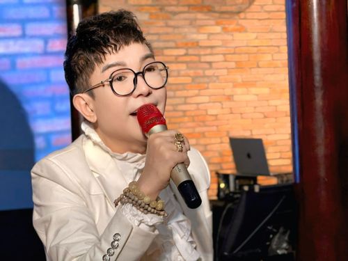  Vào tháng 5/2025, Long Nhật rời khỏi vị trí Chủ tịch Hội đồng giám khảo của cả hai cuộc thi Giọng ca vàng bolero Việt Nam và Tình ca quê hương Việt Nam do Trung tâm Giọng ca vàng Việt Nam tổ chức. Khi ấy, ca sĩ cho biết sức khỏe không đảm bảo để tham gia hai chương trình. 