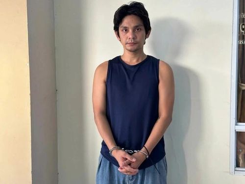Công an TP. HCM vừa triệt phá một đường dây ma túy quy mô lớn. Trong đó, cơ quan điều tra đã khởi tố, bắt tạm giam 71 bị can về các hành vi mua bán trái phép chất ma túy, tàng trữ trái phép chất ma túy và tổ chức sử dụng trái phép chất ma túy. Đáng chú ý, trong số này có ca sĩ Sơn Ngọc Minh (sinh năm 1990), cựu thành viên nhóm V.Music. Ảnh: Công an cung cấp.
