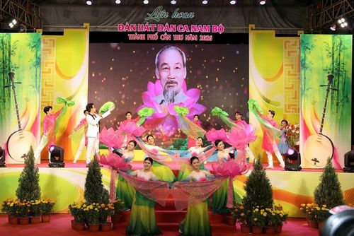 Liên hoan có ý nghĩa khi tổ chức vào đúng dịp kỷ niệm 136 năm Ngày sinh Chủ tịch Hồ Chí Minh (19.5.1890 - 19.5.2026)