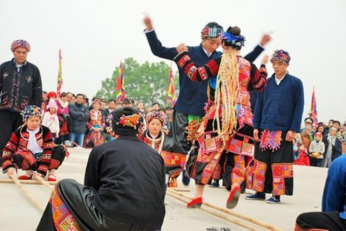 Múa sạp là hoạt động mang tính nghi lễ nhằm thể hiện sự biết ơn với các thế lực siêu nhiên và mong cầu cuộc sống đủ đầy, hạnh phúc. Ảnh: ST