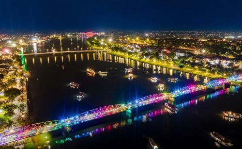TP. Huế đang đẩy mạnh phát triển kinh tế đêm. Ảnh: Đ.H