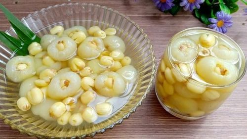 Hạt sen có tính mát, hỗ trợ quá trình bài tiết nước tiểu, giúp tăng cường chức năng lọc thải của thận