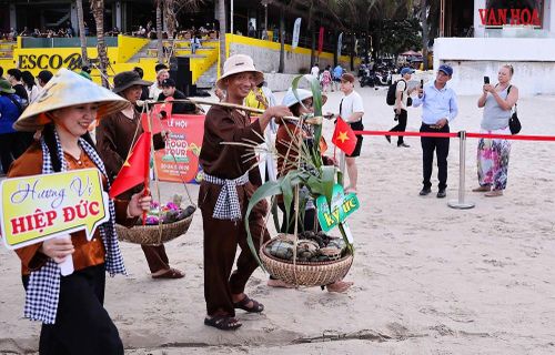 "Gánh vị Đà Nẵng" trên bờ biển Mỹ Khê