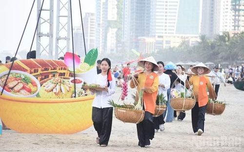 Hoạt động diễu hành ẩm thực “Gánh vị Đà Nẵng” mở đầu cho Lễ hội Đà Nẵng Food Tour 2026, diễn ra từ ngày 20/5-24/5.