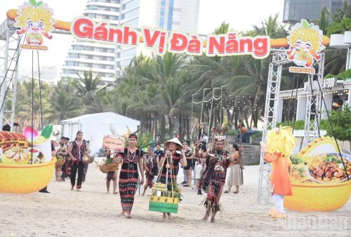 Điểm nhấn của chương trình là các vùng miền Đà Nẵng đều tham dự và mang đến những món ăn đặc trưng truyền thống.