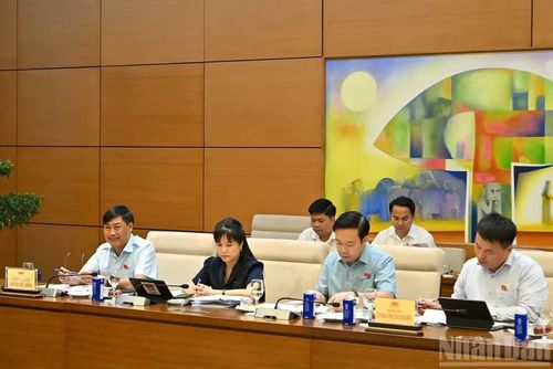 Lãnh đạo Ủy ban Công tác đại biểu dự cuộc làm việc.