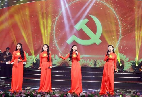Các nghệ sĩ chung cảm xúc kính yêu Bác khi cất cao tiếng hát