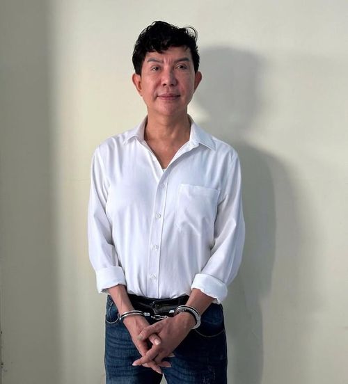 Ca sĩ Long Nhật tại cơ quan điều tra