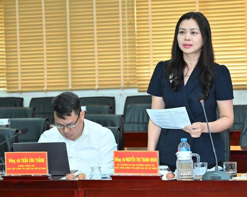 Vụ trưởng Vụ Các trường chính trị, Học viện Chính trị quốc gia Hồ Chí Minh nêu ý kiến. Ảnh: VIỆT DŨNG
