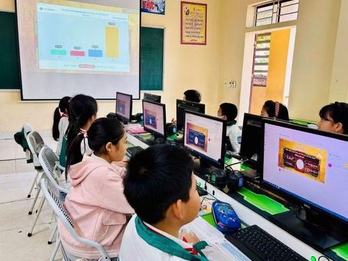 Trường Tiểu học Xuân Lũng đẩy mạnh ứng dụng công nghệ số trong dạy và học.