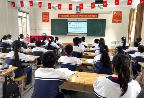 Chuyển đổi số tạo điều kiện để giáo viên Trường THCS Xuân Lũng đổi mới phương pháp dạy học.