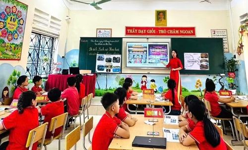 Tiết học tại Trường Tiểu học Xuân Lũng.