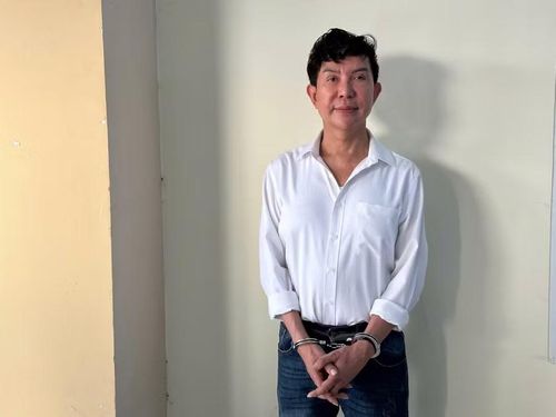 Ca sĩ Long Nhật.