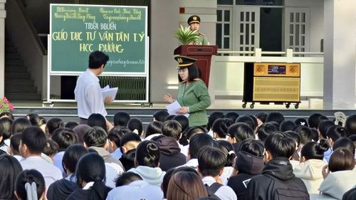 Công an phường Mũi Né, tỉnh Lâm Đồng tổ chức tuyên truyền giáo dục tâm lý học đường.