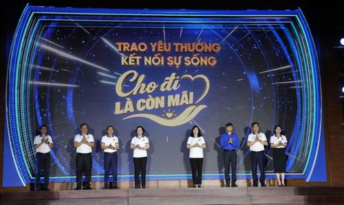 Phó Thủ tướng Phạm Thị Thanh Trà và các đại biểu phát động Ngày hưởng ứng hiến mô tạng 20/5.