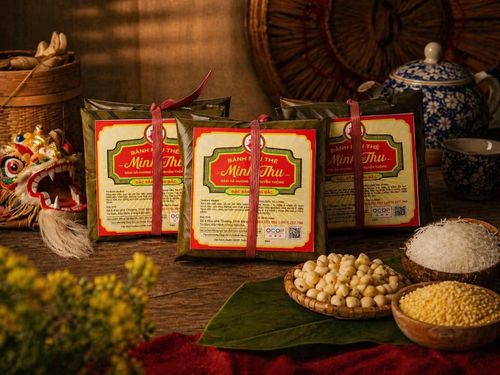 Bánh phu thê đạt chuẩn bóc ra không được dính lá, vỏ phải dẻo dai, và mang màu vàng óng ả như nắng chiều từ quả dành dành