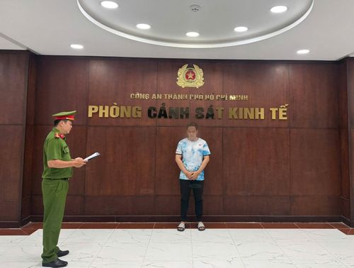 Đối tượng Nguyễn Trần Việt Hoàng.