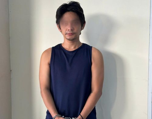 Ca sĩ Sơn Ngọc Minh tại cơ quan điều tra.