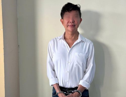 Ca sĩ Long Nhật tại cơ quan điều tra.