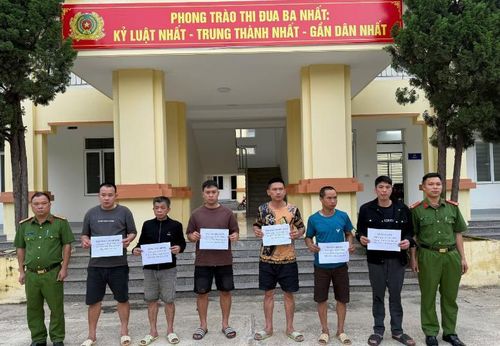 Các đối tượng tại trụ sở cơ quan Công an. Ảnh: CALS