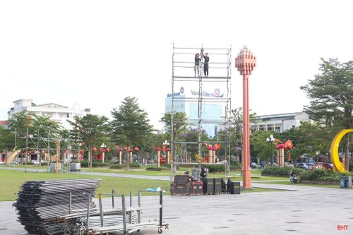 Đơn vị tổ chức sự kiện đang tích cực lắp đặt hệ thống âm thanh, ánh sáng, dự kiến sân khấu sẽ được hoàn thành vào ngày 21/5/2026.