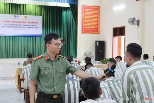  Trại giam Xuân Hà - Bộ Công an đặc biệt quan tâm tới công tác tuyên truyền pháp luật, tư vấn hướng nghiệp cho phạm nhân được đề nghị đặc xá (ảnh chụp tháng 8/2025). 