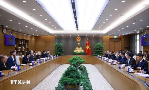 Thủ tướng Lê Minh Hưng tiếp Đoàn công tác của cơ quan Đại diện Thương mại Hoa Kỳ (USTR) do Phó Đại diện Thương mại Hoa Kỳ Rick Switzer làm Trưởng đoàn. (Ảnh: Dương Giang/TTXVN)