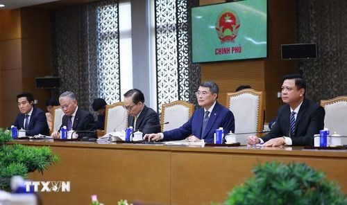 Thủ tướng Lê Minh Hưng phát biểu tại buổi tiếp Đại sứ Triều Tiên Ri Sung Guk. (Ảnh: Dương Giang/TTXVN)