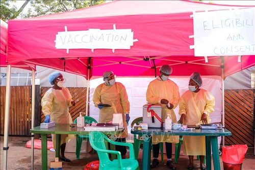 Điểm tiêm vaccine phòng Ebola tại Kampala, Uganda. Ảnh: THX/TTXVN.