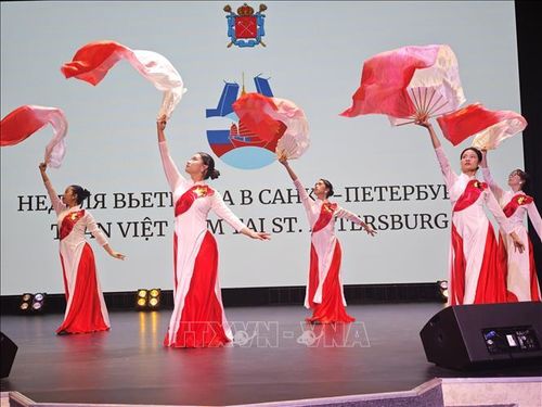 Các tiết mục văn nghệ chào mừng ngày sinh nhật Bác.