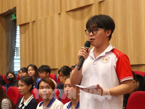 Sinh viên phát biểu tại chương trình. Ảnh: Lê Thúy Hằng – TTXVN 