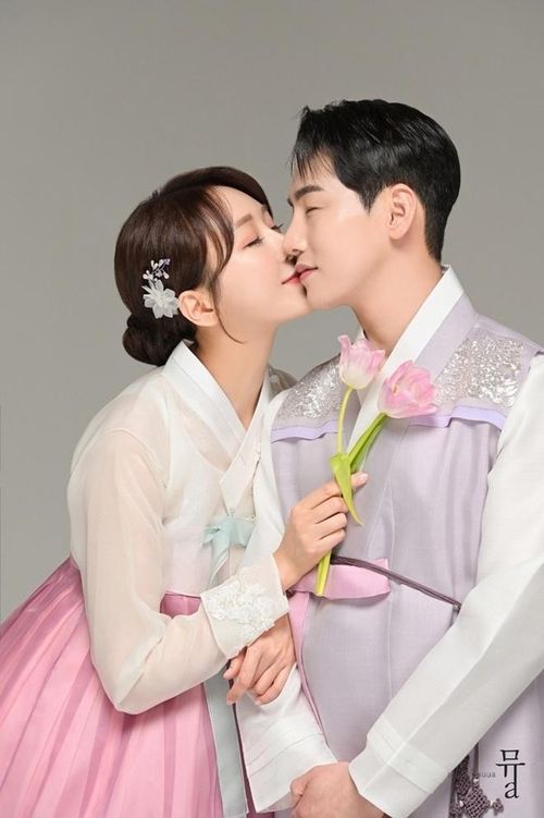 Trước đó, Park Gun và Han Young nhiều lần vướng nghi vấn rạn nứt vì không thường xuyên xuất hiện cùng nhau trên mạng xã hội.