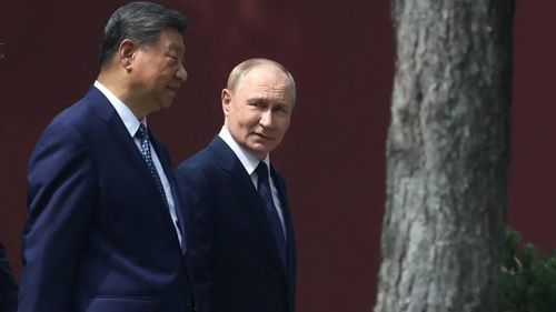 Chủ tịch Tập Cận Bình và Tổng thống Vladimir Putin đi dạo tại khu nhà riêng của lãnh đạo Trung Quốc ở Trung Nam Hải, Bắc Kinh ngày 2/9/2025