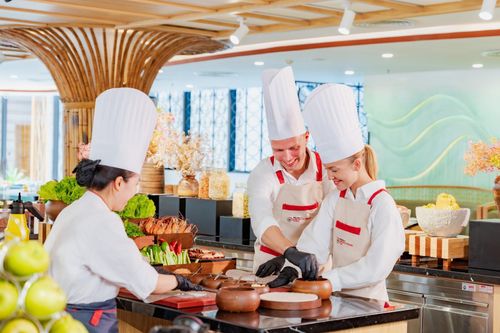 WorldHotels Long Beach Resort Phú Quốc đưa các loại đặc sản tươi ngon nhất của Phú Quốc vào thực đơn buffet. Ảnh: DNCC
