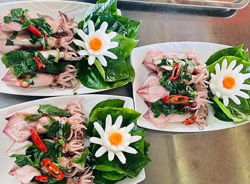 Hương vị thơm ngon của ẩm thực gọi mời đông đảo du khách về với biển xứ Thanh.