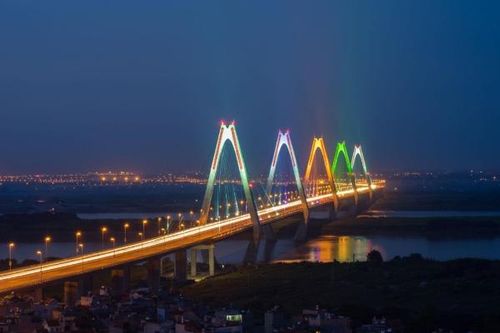 Quy hoạch mới cho thấy rõ nét vai trò của sông Hồng với Thủ đô. Ảnh minh họa cầu Nhật Tân.